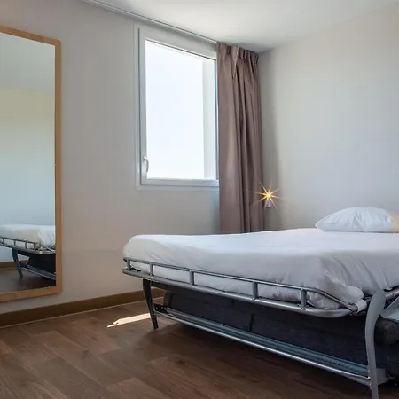 B&B Hotel Les Herbiers 莱塞比耶