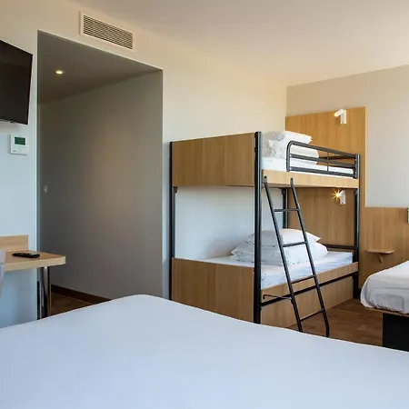 B&B Hotel Les Herbiers 2*