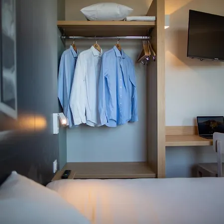 B&B Hotel Les Herbiers 2*