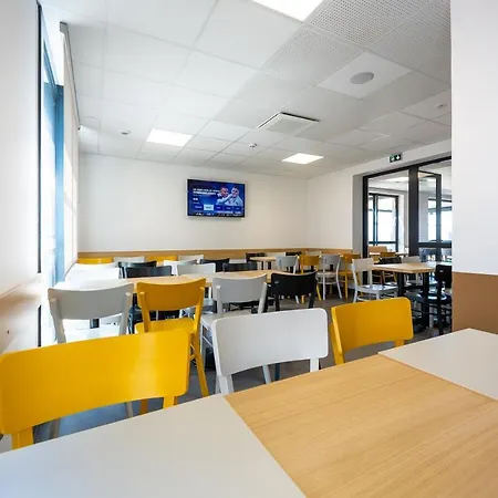 B&B Hotel Les Herbiers Hotel 2*