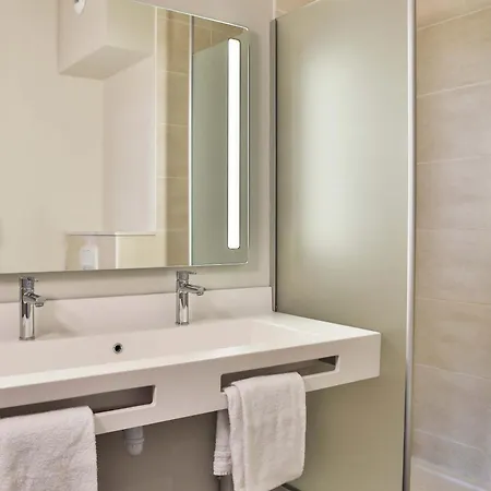 B&B Hotel Les Herbiers Hotel 2*