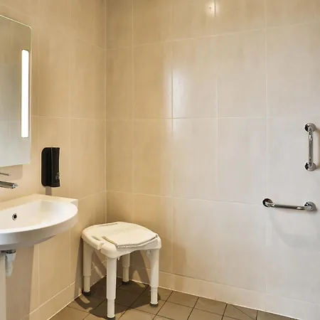 B&B Hotel Les Herbiers 酒店 莱塞比耶