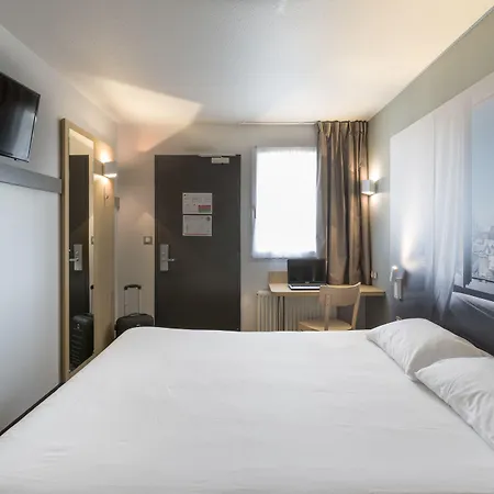 B&B Hotel Les Herbiers 酒店