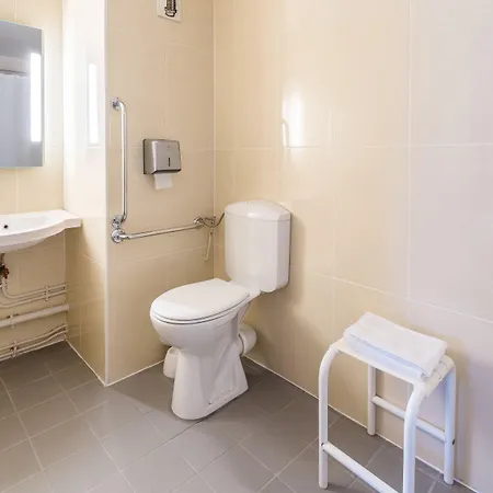 B&B Hotel Les Herbiers Hotel 2*