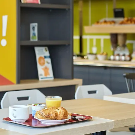 B&B Hotel Les Herbiers 2*