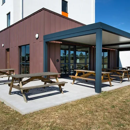 B&B Hotel Les Herbiers 莱塞比耶