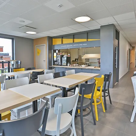 B&B Hotel Les Herbiers 酒店