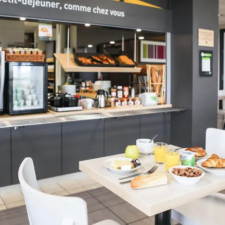 B&B Hotel Les Herbiers Hotel 2*