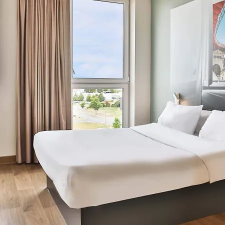 Hotel B&B Hotel Les Herbiers 2*