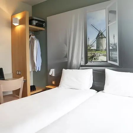 B&B Hotel Les Herbiers Hotel