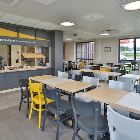 B&B Hotel Les Herbiers Hotel 2*