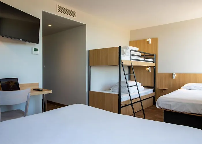 B&B Hotel Les Herbiers 2*