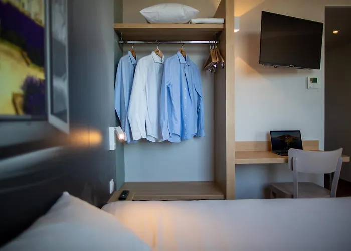 B&B Hotel Les Herbiers 2*