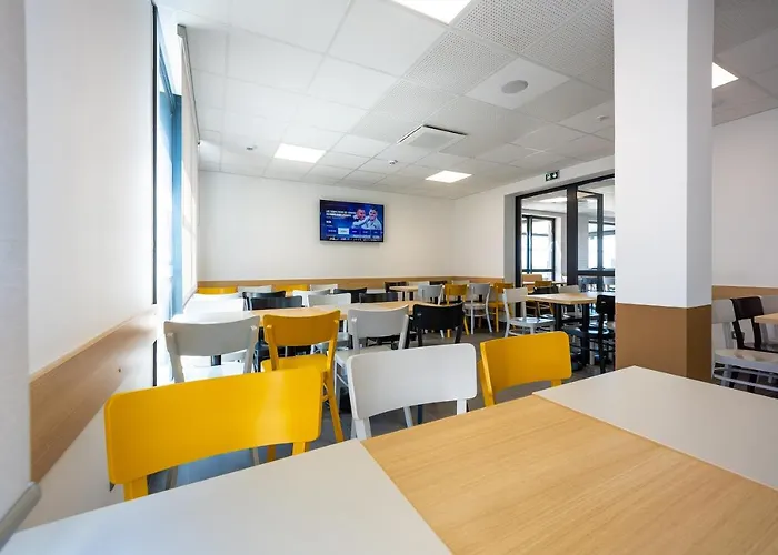 B&B Hotel Les Herbiers Hotel 2*