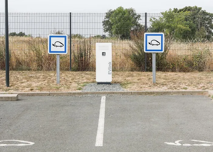 Hotel B&B Hotel Les Herbiers 2*