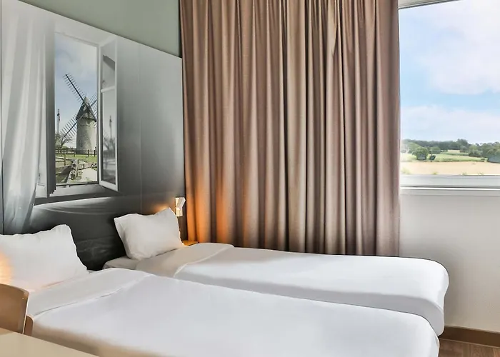 B&B Hotel Les Herbiers Hotel 2*