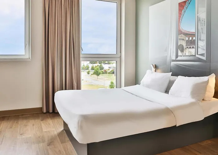 Hotel B&B Hotel Les Herbiers Les Herbiers