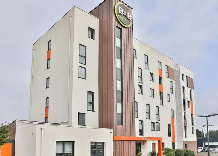 B&B Hotel Les Herbiers 2*