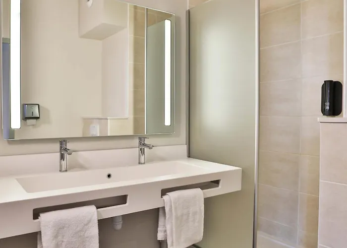 B&B Hotel Les Herbiers Hotel 2*