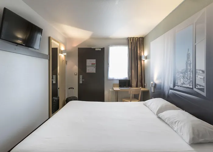 B&B Hotel Les Herbiers Hotel