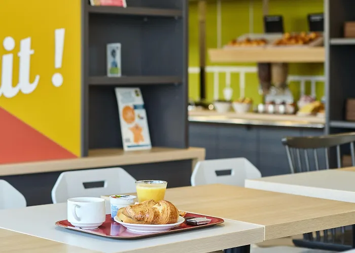 B&B Hotel Les Herbiers 2*