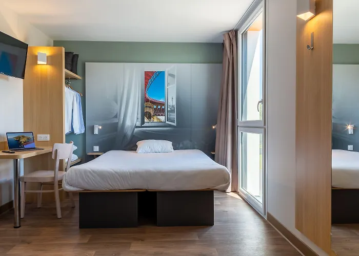 B&B Hotel Les Herbiers Hotel 2*