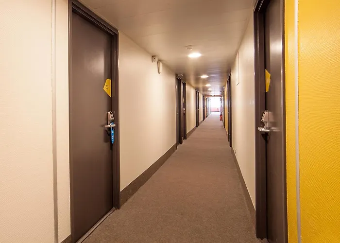 B&B Hotel Les Herbiers 2*