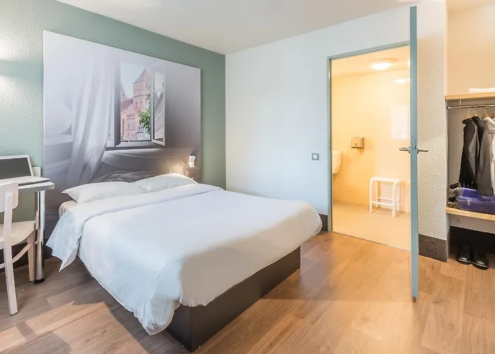 B&B Hotel Les Herbiers 2*