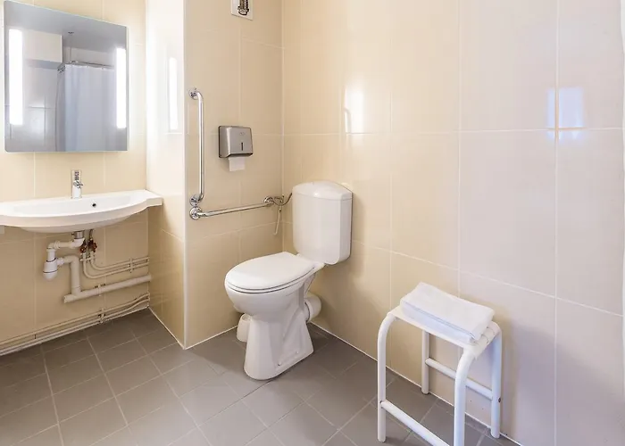 Hotel B&B Hotel Les Herbiers 2*